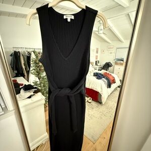 Good American midi body con knit dress w front tie.